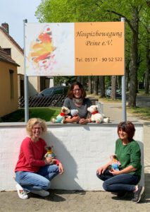 Frau Meyer, Ritter und Mücke mit Kücheltieren unter Hospizbewegung Schicld