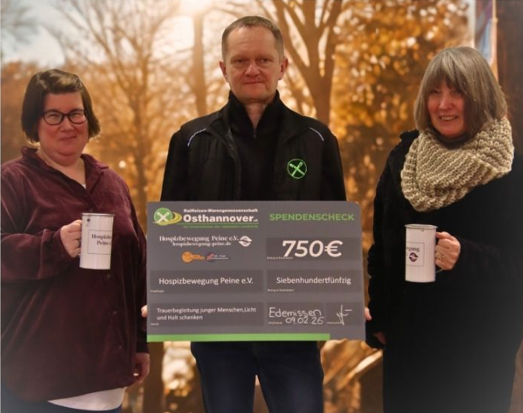 Frau Meyer, Frau Meyer und Betreiber der Tankstelle Edmissen. Der Link geht zu Beitrag.